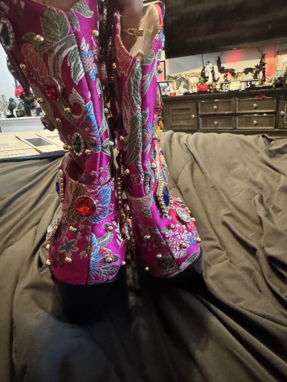 Like new Azalea Wang Size 7.5 Pink Embroidered Floral Jeweled Western Boots - Picture 3 of 7